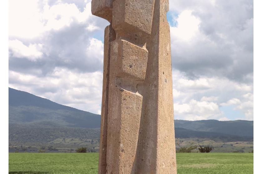 Diseña académica del CUAAD escultura en Degollado, Jalisco