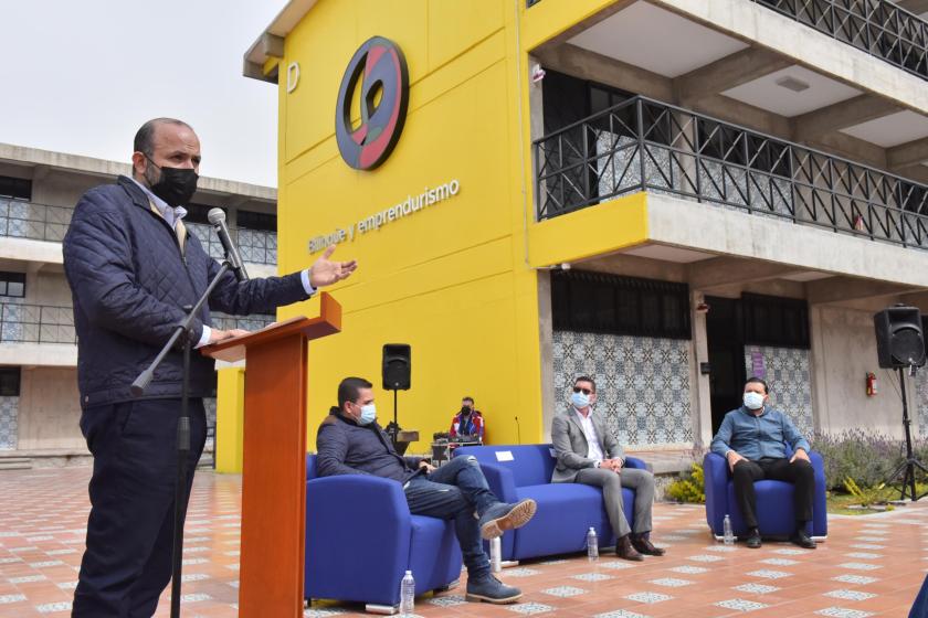 UdeG inaugura edificio de aulas construidas con recursos generados por empresas universitarias