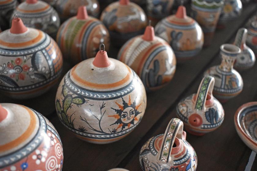 Gestora cultural del CUAAD promueve labor de mujeres artesanas durante 8M y Día Internacional del Artesano