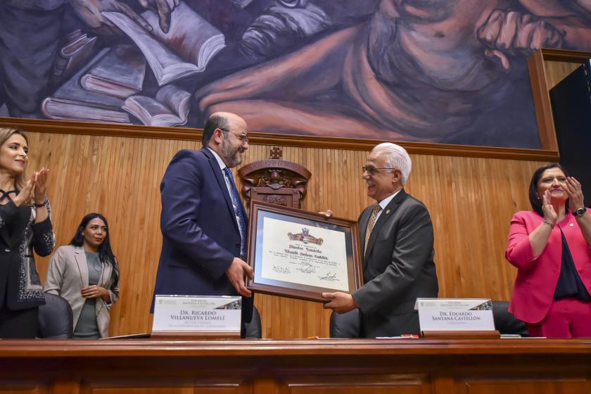 Eduardo Santana Castellón fue reconocido como Maestro Emérito