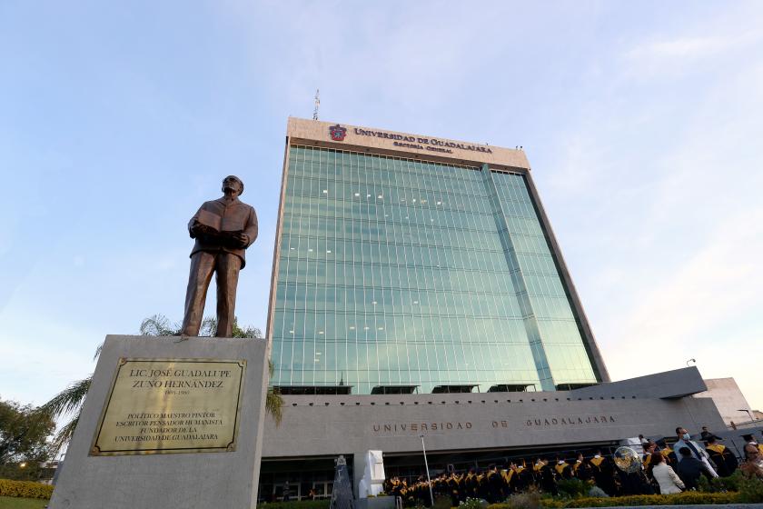 Este apoyo favorecerá a 69 sedes, con 82 proyectos, que impactarán aproximadamente a 180 mil estudiantes de toda la Red Universitaria La Coordinación General de Extensión y Difusión Cultural de la Universidad de Guadalajara, por medio de la Coordinación de Extensión y Acción Social (CEAS) y la Unidad de Innovación y Vinculación (UIV), ha otorgado más de 6 millones de pesos, a través del Fondo de Extensión Universitaria (FEXU), en beneficio de 69 sedes universitarias, con 82 proyectos, que impactarán aproxim