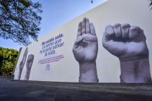 UdeG interviene la Rambla Cataluña con mural y exposición en contra de la violencia de género